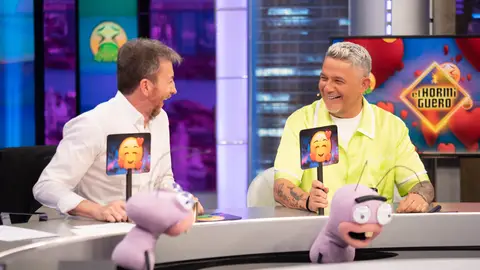 La pregunta más incómoda de las hormigas a Alejandro Sanz: "¿Has compuesto una canción para ligar?" La pregunta más incómoda de las hormigas a Alejandro Sanz: "¿Has compuesto una canción para ligar?"