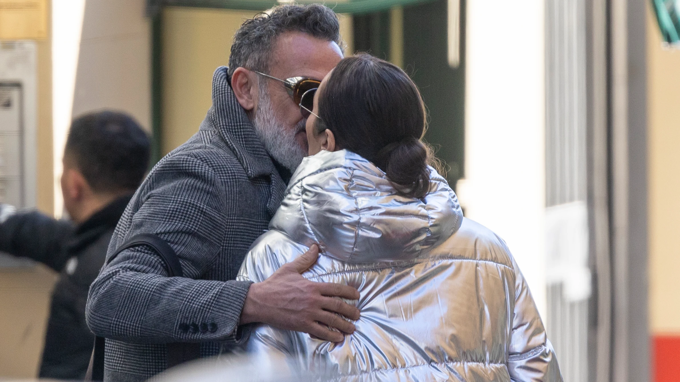 Ana Mil&aacute;n y su novio, Luis Gestal Garce, bes&aacute;ndose