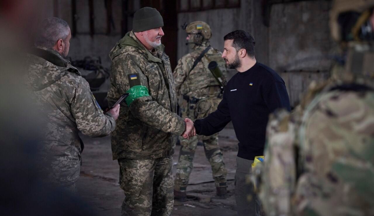 Volodimir Zelensky visita las posiciones avanzadas del ejército ucraniano en Bajmut