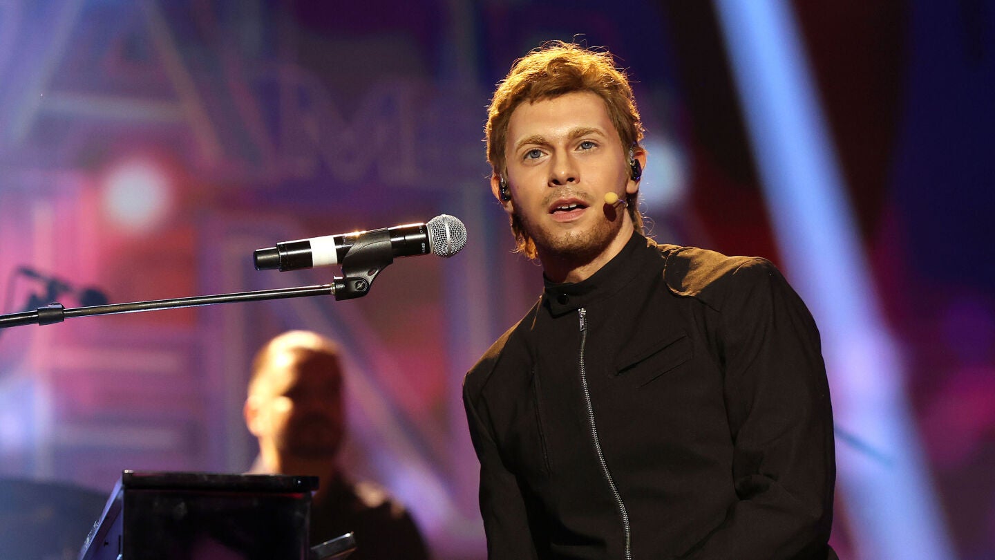 Alfred García se sumerge en el mundo de Coldplay con ‘Fix you’ 