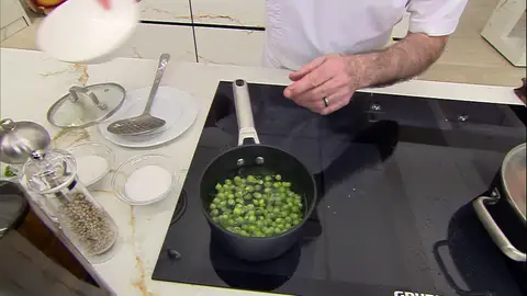 Agrega los guisantes, cuécelos Agrega los guisantes, cuécelos