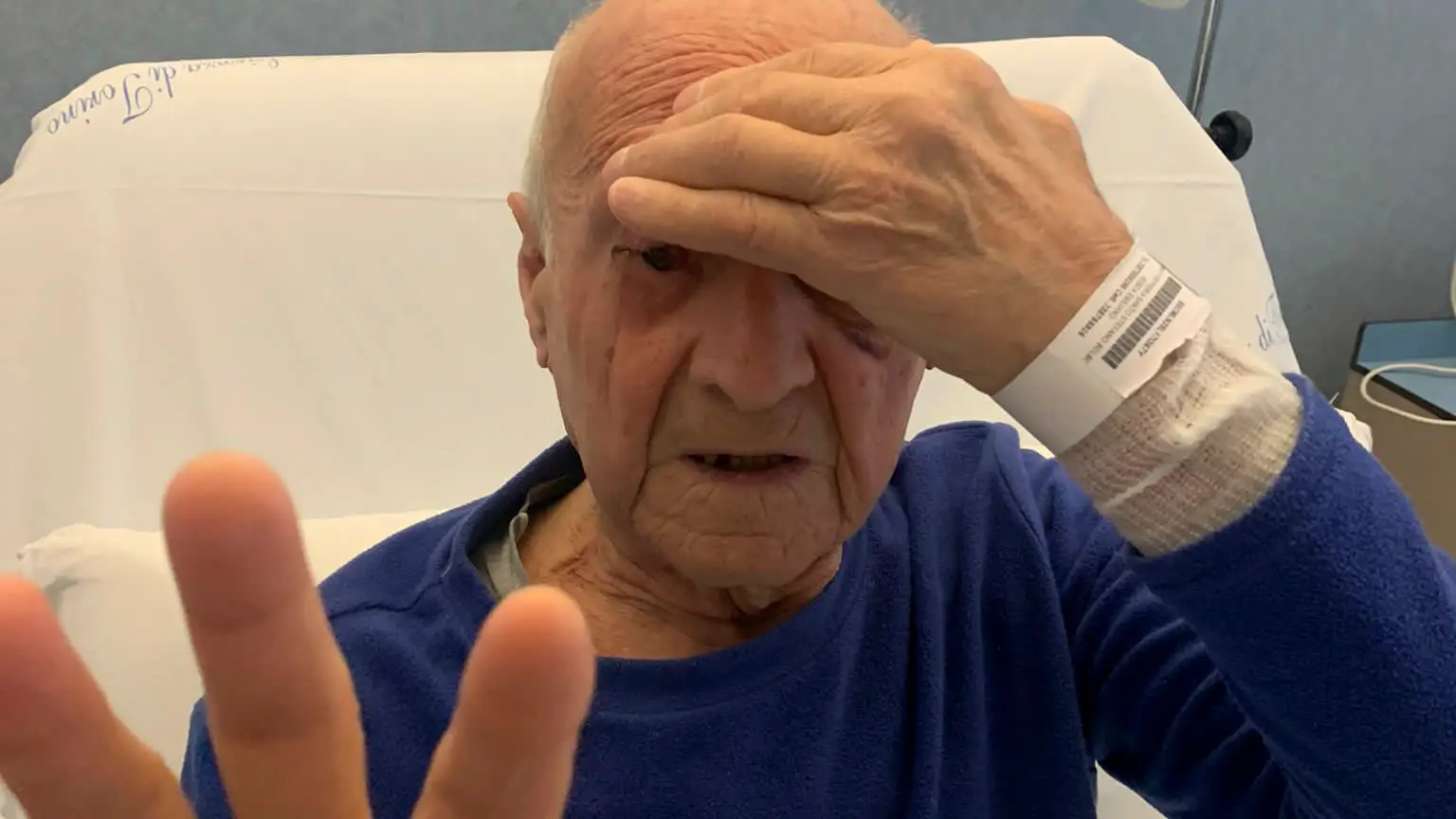Imagen de archivo del paciente operado de los ojos en Italia Imagen de archivo del paciente operado de los ojos en Italia