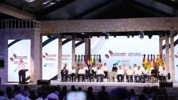 El presidente de República Dominicana, Luis Abinader (i), habla durante la ceremonia de inauguración de la XXVIII Cumbre Iberoamericana, hoy, en Santo Domingo (República Dominicana). El presidente de República Dominicana, Luis Abinader (i), habla durante la ceremonia de inauguración de la XXVIII Cumbre Iberoamericana, hoy, en Santo Domingo (República Dominicana).