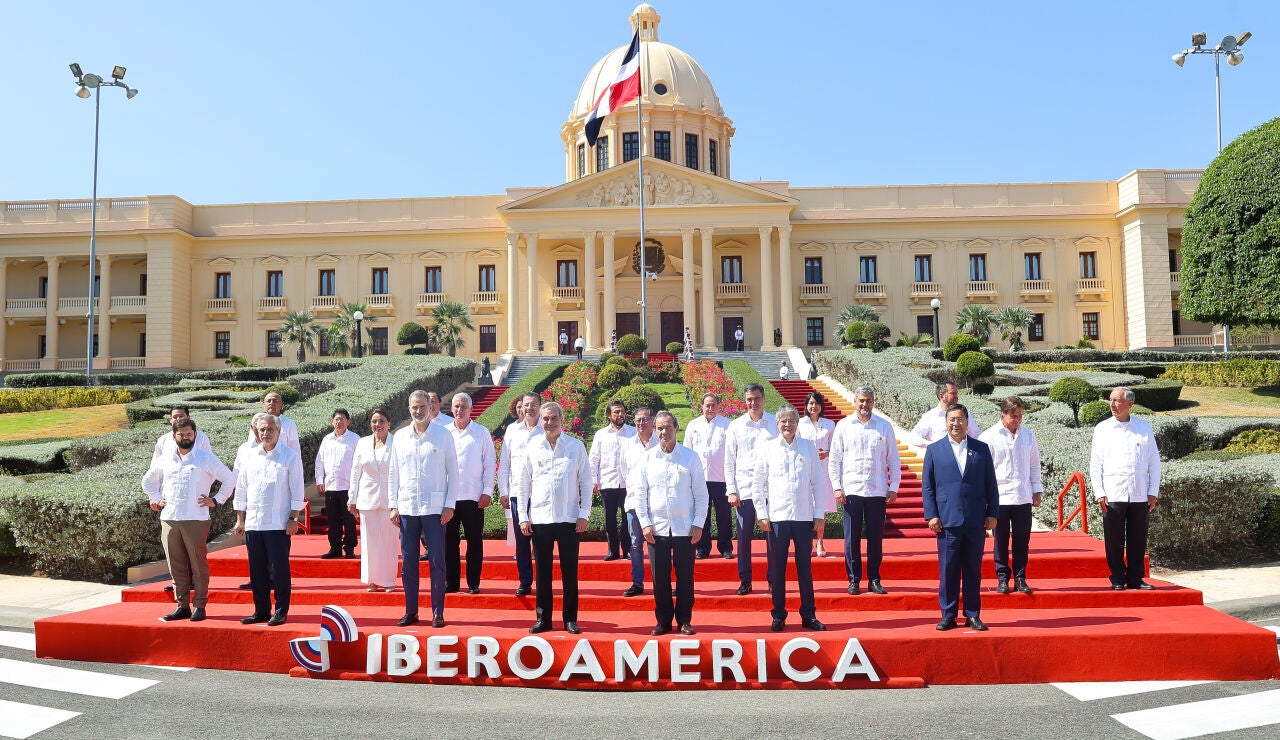 Presidentes y mandatarios asistentes a la XXVIII Cumbre Iberoamericana, en Santo Domingo (República Dominicana).