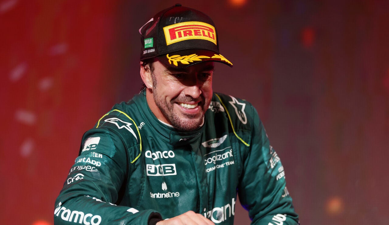 Fernando Alonso celebra en Arabia Saudí su podio número 100 en F1
