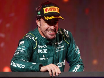 Fernando Alonso celebra en Arabia Saudí su podio número 100 en F1