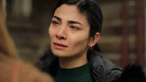 La confesión de Zümrüt que deja a Aylin sin palabras: “Mi marido me ha obligado a abortar” La confesión de Zümrüt que deja a Aylin sin palabras: “Mi marido me ha obligado a abortar”