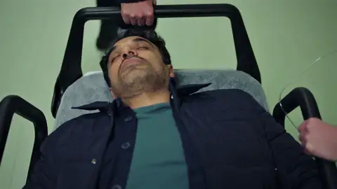 Ilgaz encuentra a Eren malherido tras ser apuñalado… ¿sobrevivirá? Ilgaz encuentra a Eren malherido tras ser apuñalado… ¿sobrevivirá?