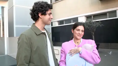 María García de Jaime y Tomás Páramo, a la salida del hospital María García de Jaime y Tomás Páramo, a la salida del hospital