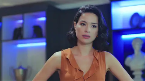 Ender convence a Zehra de que nunca ha tenido nada con Sinan: "Nos veíamos para acercarte a él" Ender convence a Zehra de que nunca ha tenido nada con Sinan: "Nos veíamos para acercarte a él"