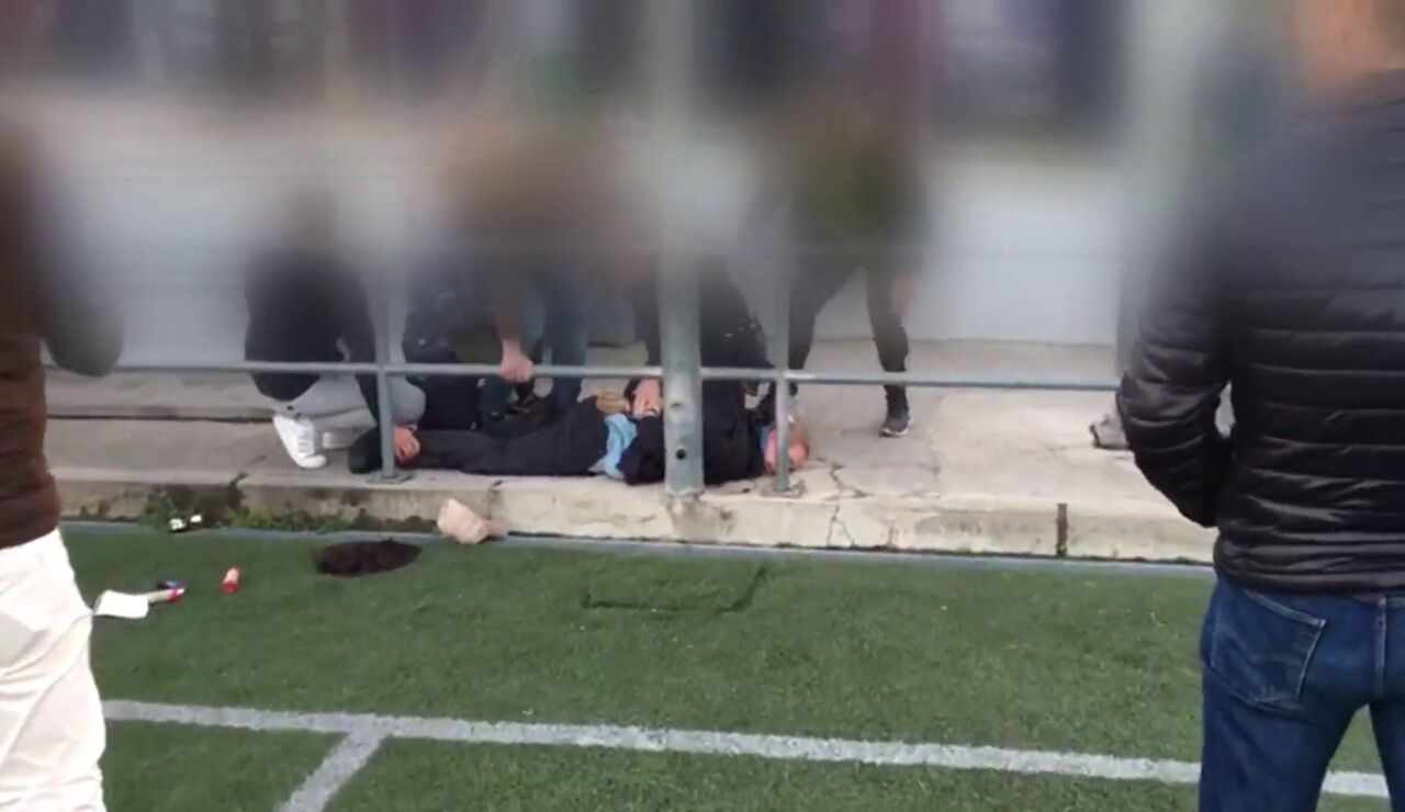 A3 Noticias de la mañana (27-03-23) Detenida una mujer tras sacar un revólver en un partido de prebenjamines en Madrid