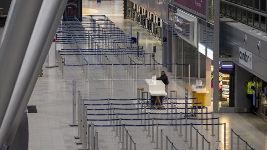 El aeropuerto de D&uuml;sseldorf desierto por la huelga de transportes en Alemania