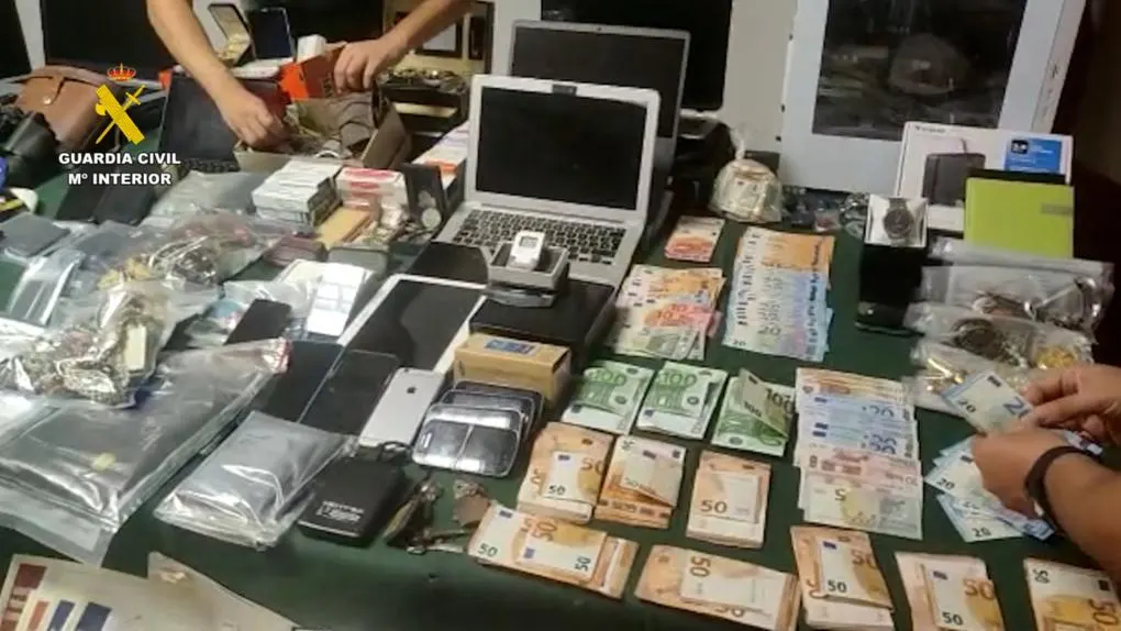 Imagen de algunos objetos sustraídos a los miembros de la organización Imagen de algunos objetos sustraídos a los miembros de la organización