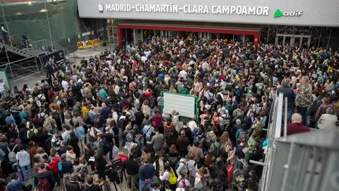 Los afectados por los retrasos en los trenes tras la incidencia en la estación de Chamartín-Clara Campoamor