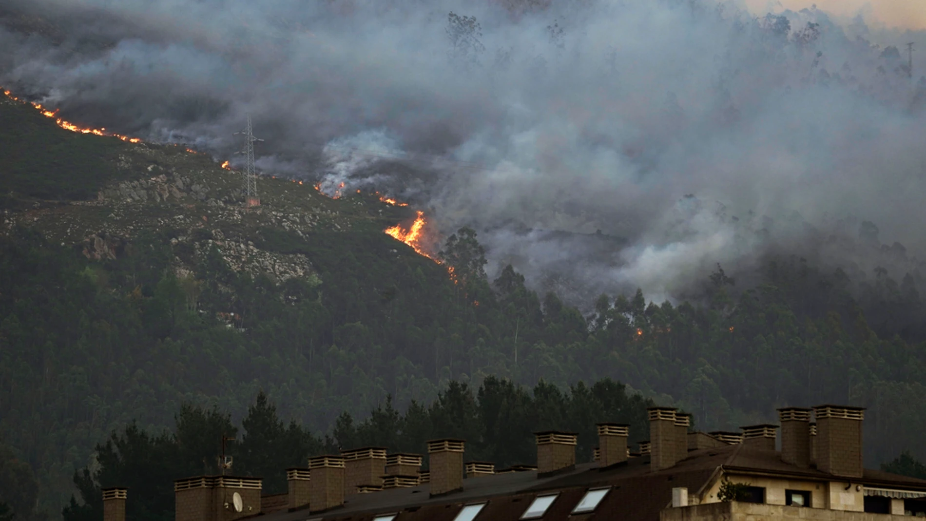 Incendio del Monte Naranco, en Oviedo (Asturias)