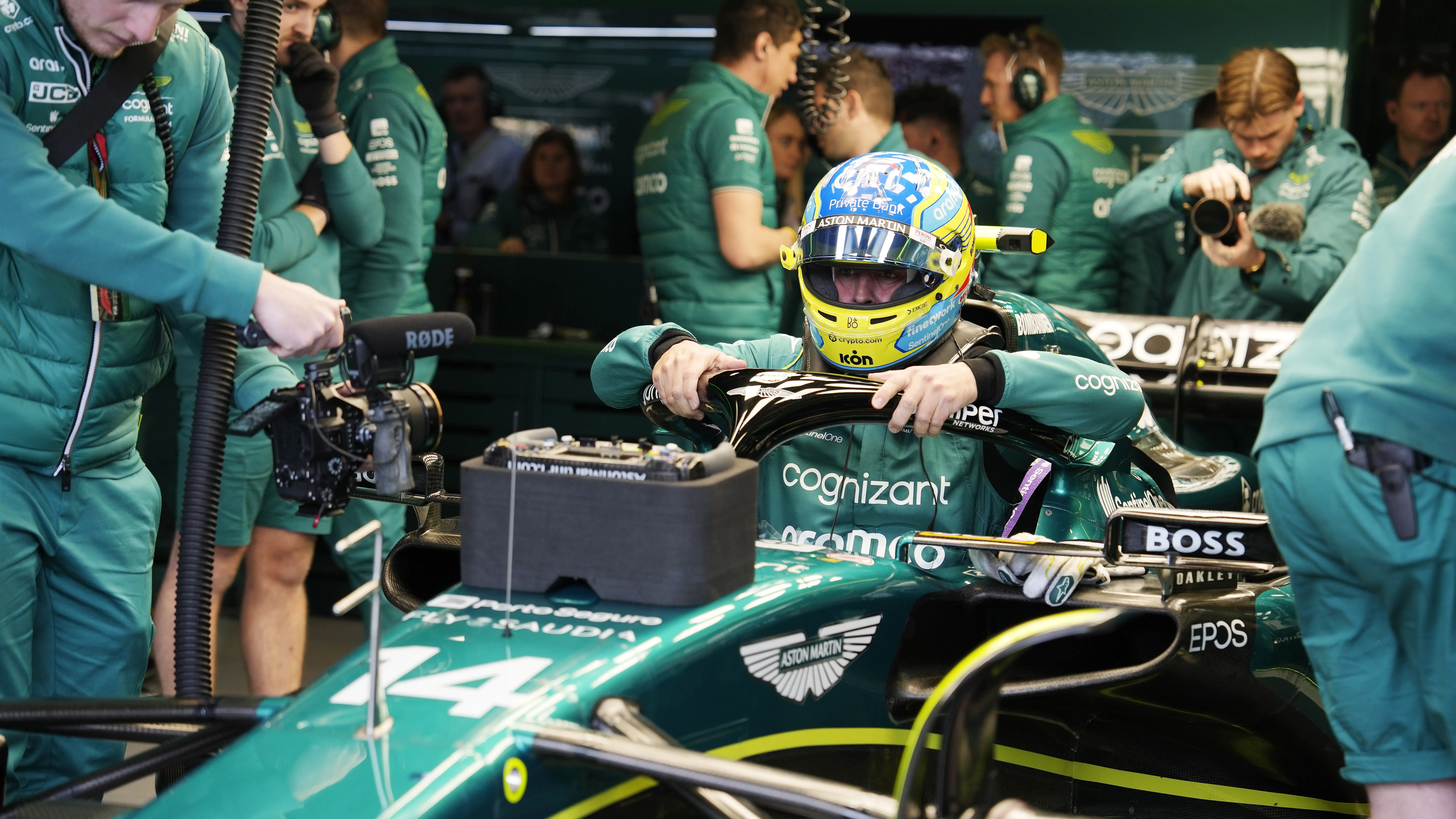 Fernando Alonso sale del Aston Martin 