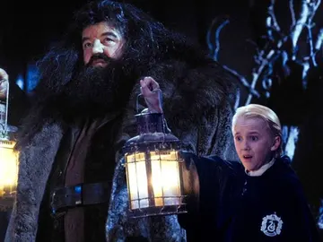 Hagrid y Draco en una escena de 'Harry Potter' Hagrid y Draco en una escena de 'Harry Potter'