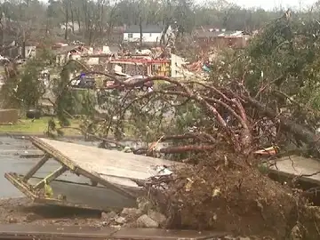 Los tornados se siguen cebando con el Medio Oeste norteamericano Los tornados se siguen cebando con el Medio Oeste norteamericano