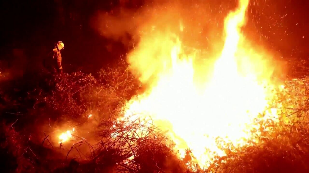 Rebajan el nivel de alerta de los incendios de Asturias tras la ...