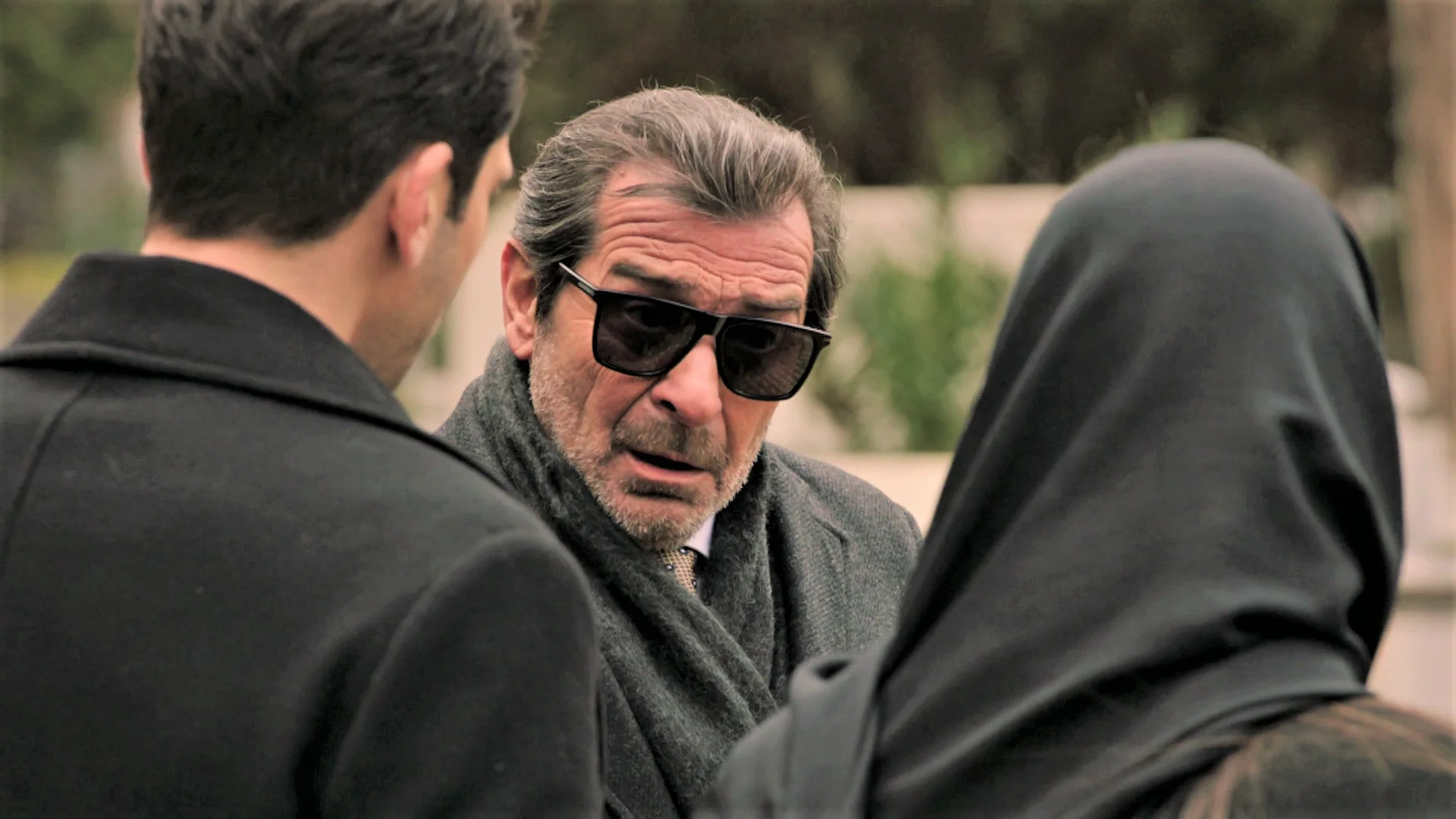 Yekta se presenta en el entierro de Zafer provocando a Ceylin: “Con el tiempo verás que soy el único en el que puedes confiar” Yekta se presenta en el entierro de Zafer provocando a Ceylin: “Con el tiempo verás que soy el único en el que puedes confiar”