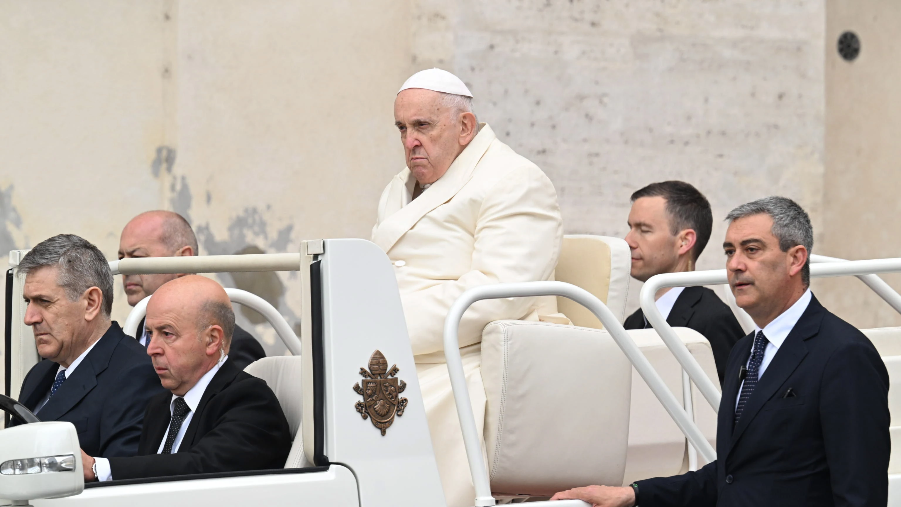 El Papapreside el Domingo de Ramos tras su alta hospitalaria El Papapreside el Domingo de Ramos tras su alta hospitalaria