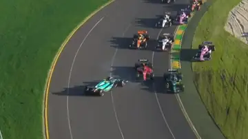 Momento del accidente entre Alonso y Sainz en el GP de Australia