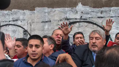 Sergio Berni recibe protección de varias personas Sergio Berni recibe protección de varias personas