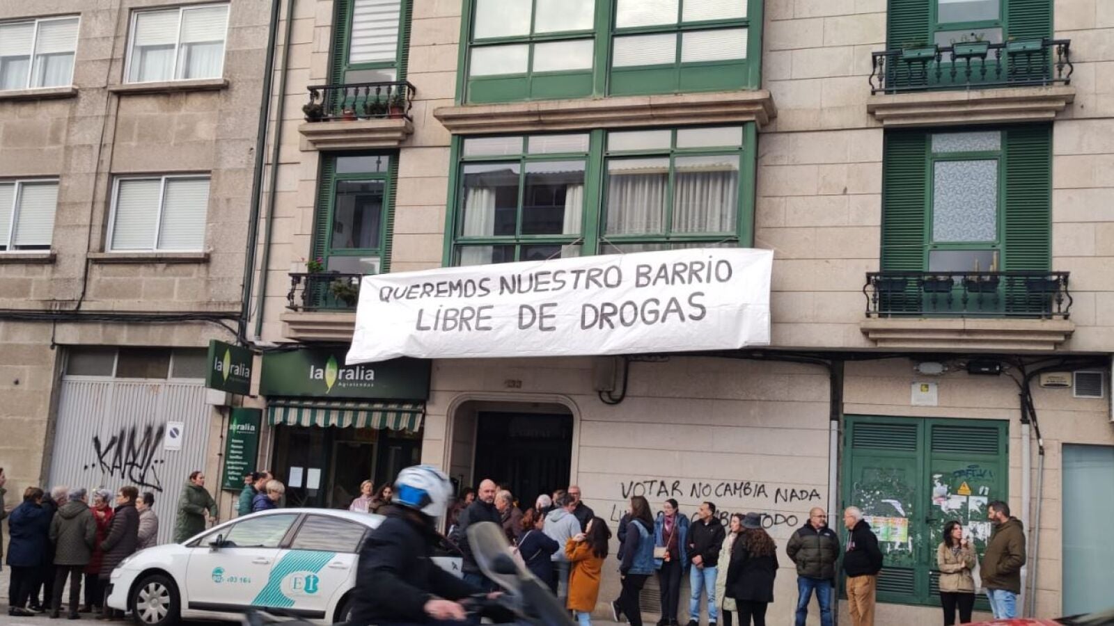 Una comunidad de vecinos logra desalojar a diez okupas de su edificio en Vigo