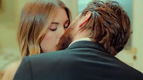 Kemal se reencuentra con Yildiz y… ¡La besa!