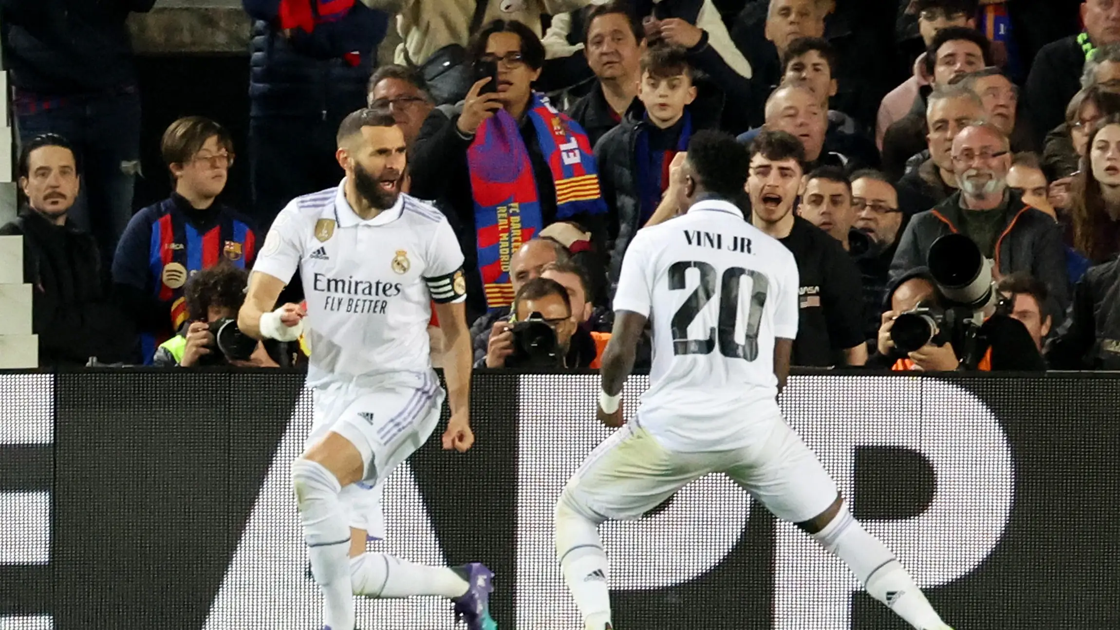 Benzema celebra un gol ante el Barcelona en el Camp Nou Benzema celebra un gol ante el Barcelona en el Camp Nou