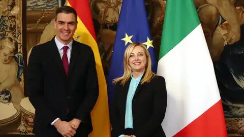 El presidente del Gobierno, Pedro Sánchez y la primera ministra de la República Italiana, Giorgia Meloni