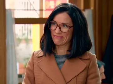 Manolita conoce a Maribel en el Asturiano y le da un sabio consejo Manolita conoce a Maribel en el Asturiano y le da un sabio consejo