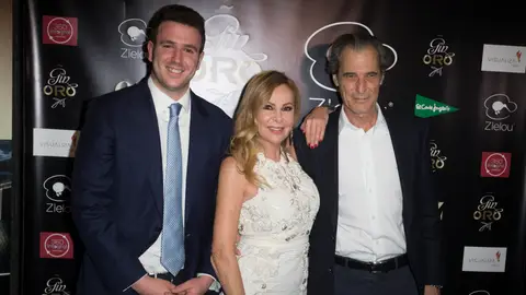 Ana Obregón con su hermano Javier y su hijo Álex Lequio Ana Obregón con su hermano Javier y su hijo Álex Lequio