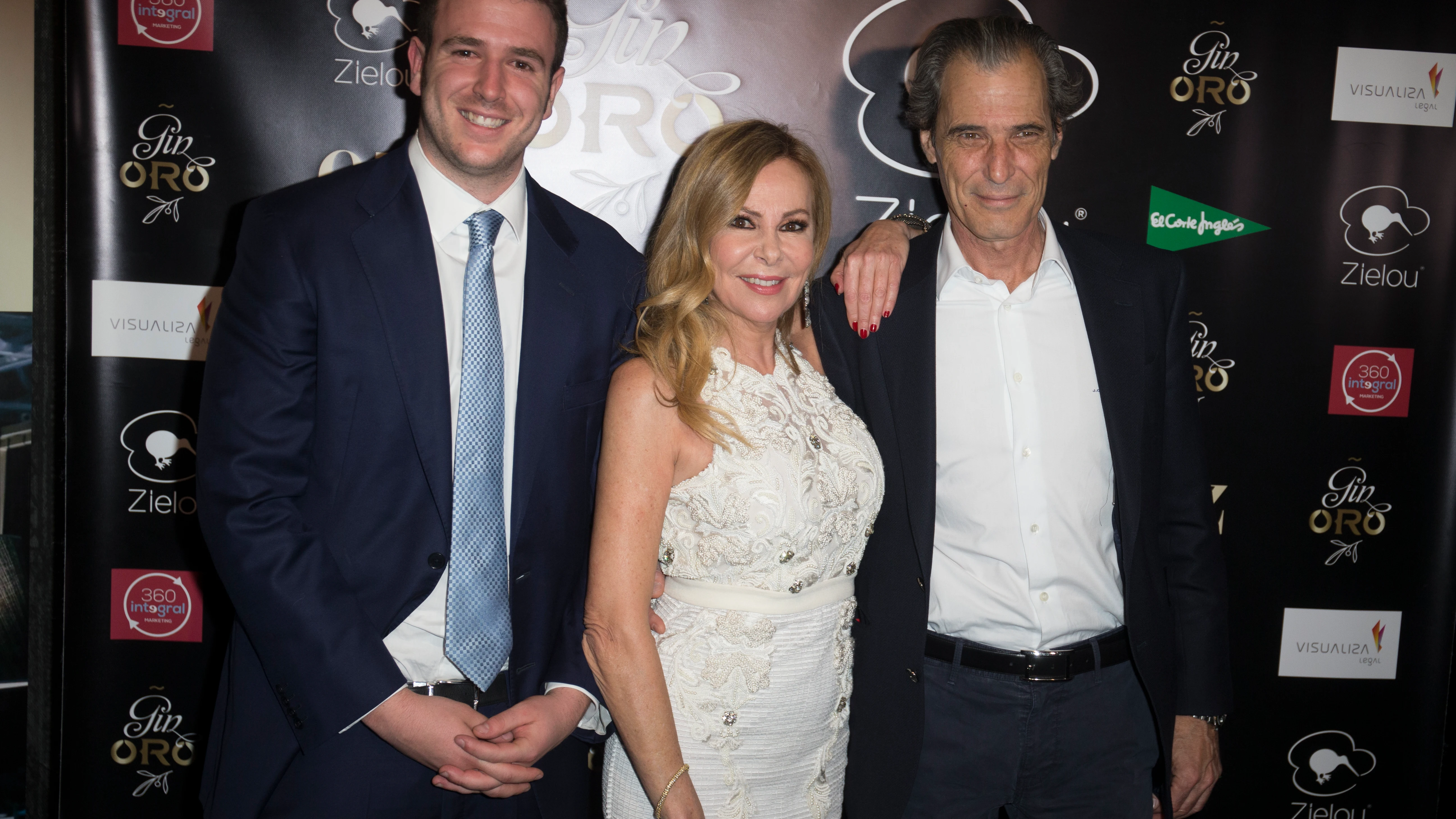 Ana Obregón con su hermano Javier y su hijo Álex Lequio Ana Obregón con su hermano Javier y su hijo Álex Lequio