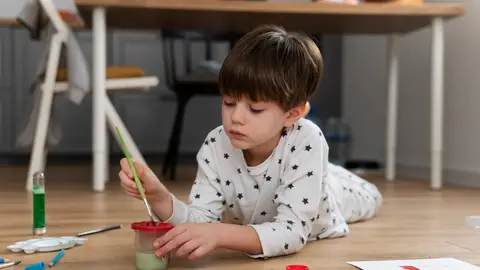 Niño jugando Niño jugando