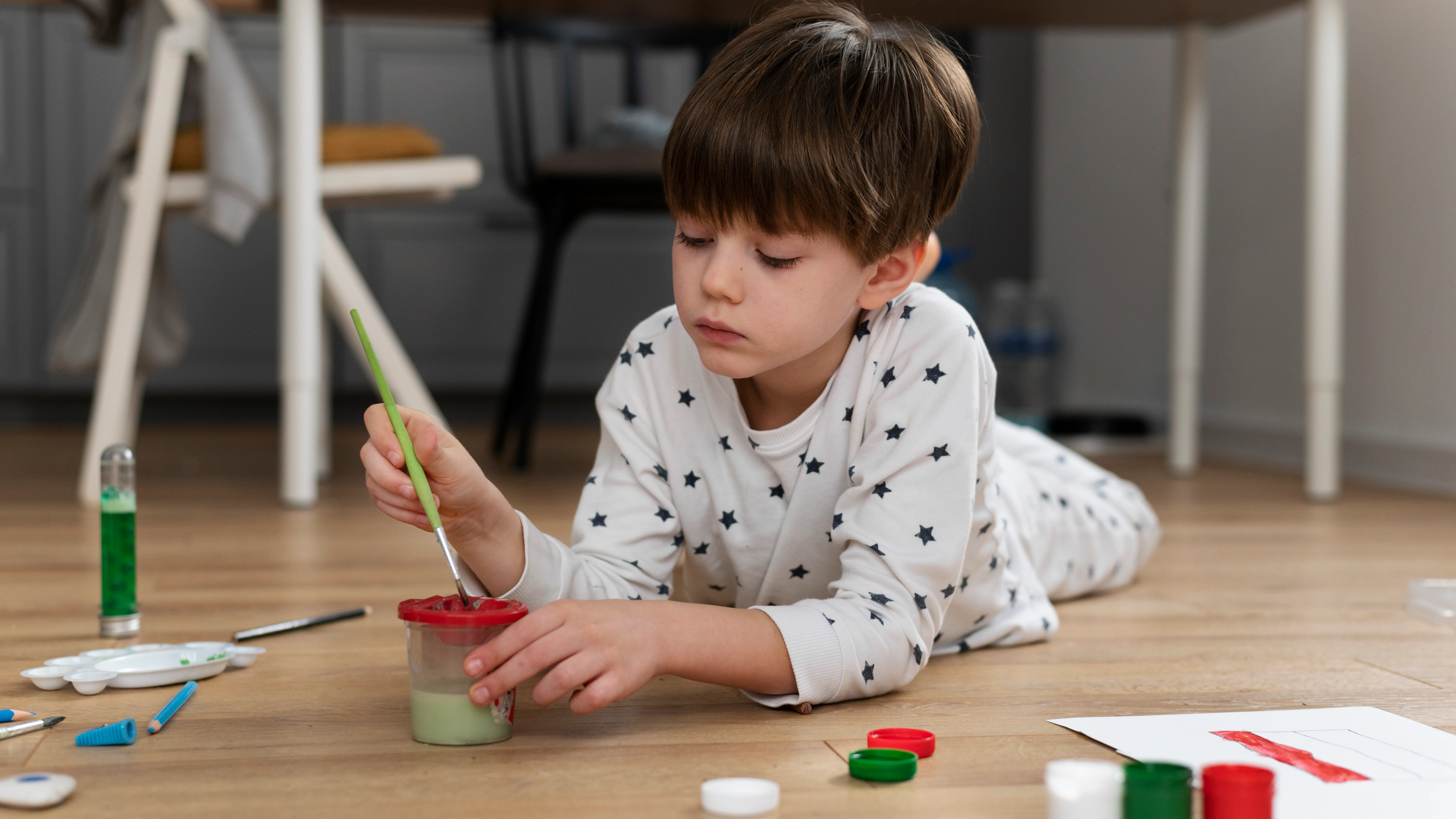 Ni&ntilde;o jugando