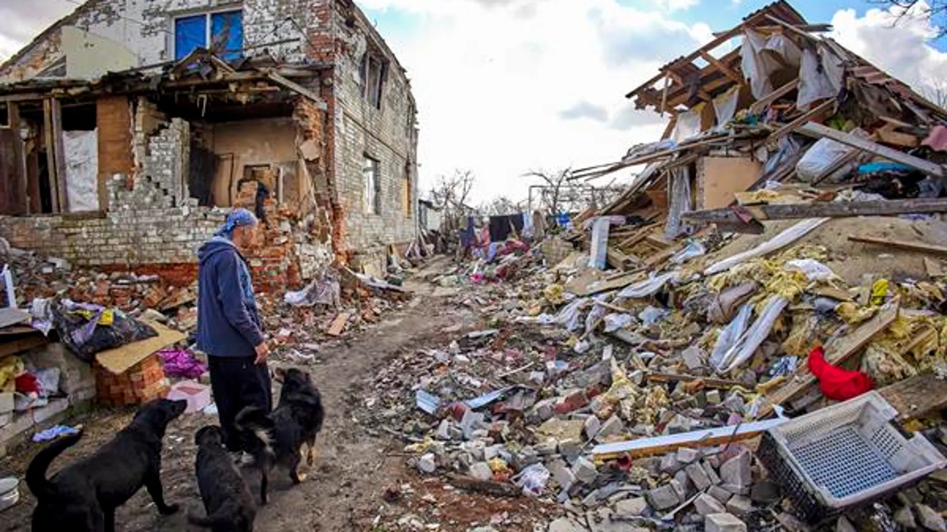 Edificios destruidos en la zona de Cherkaski Tyshky