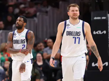 Luka Doncic y Kyrie Irving se quedan sin Playoffs Luka Doncic y Kyrie Irving se quedan sin Playoffs
