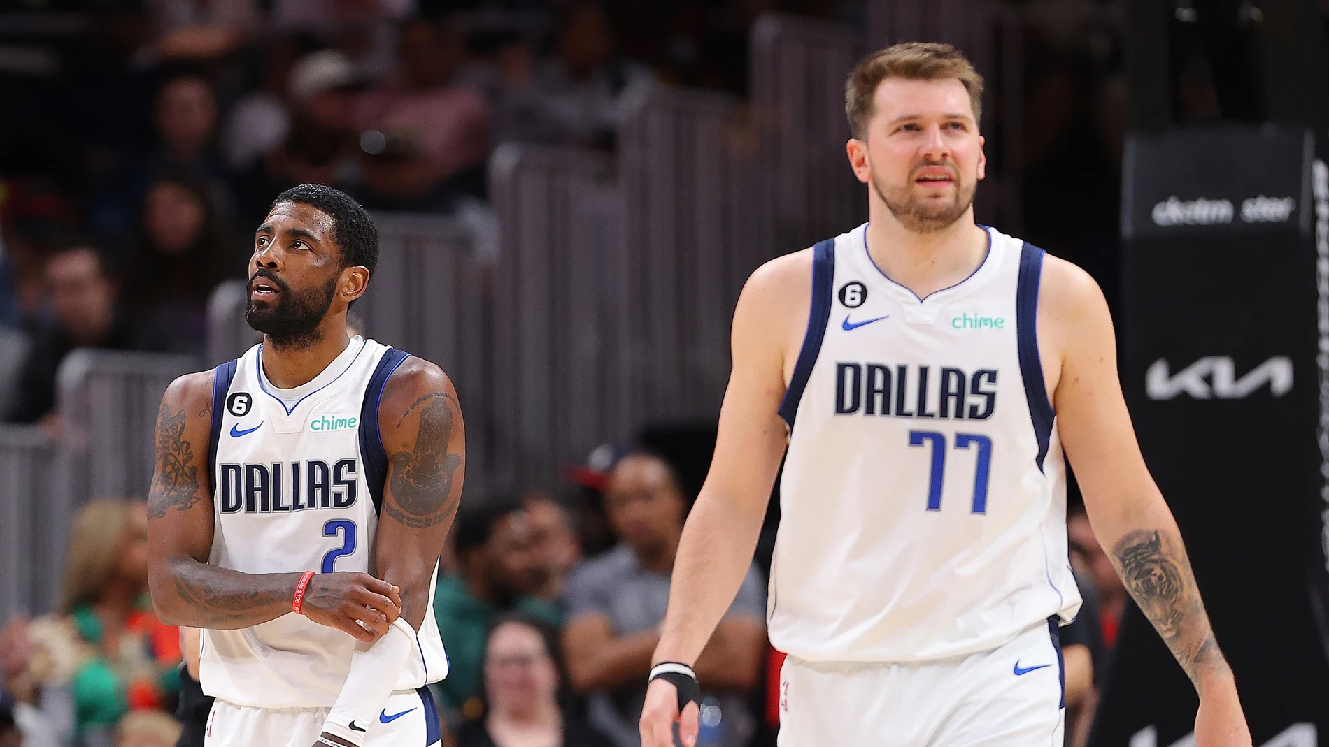 Luka Doncic y Kyrie Irving se quedan sin Playoffs