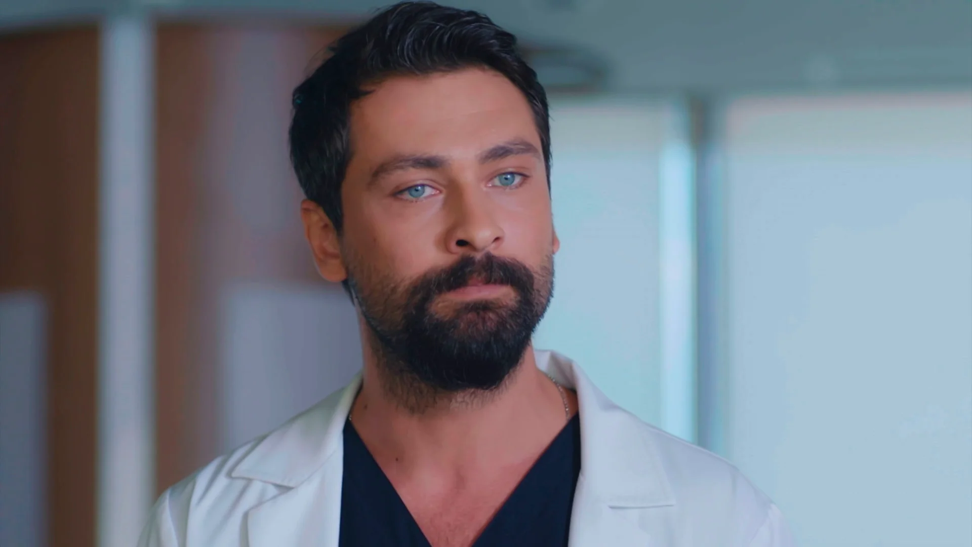 Ferman da la cara delante de todos para evitar que Alí sea expulsado del hospital 