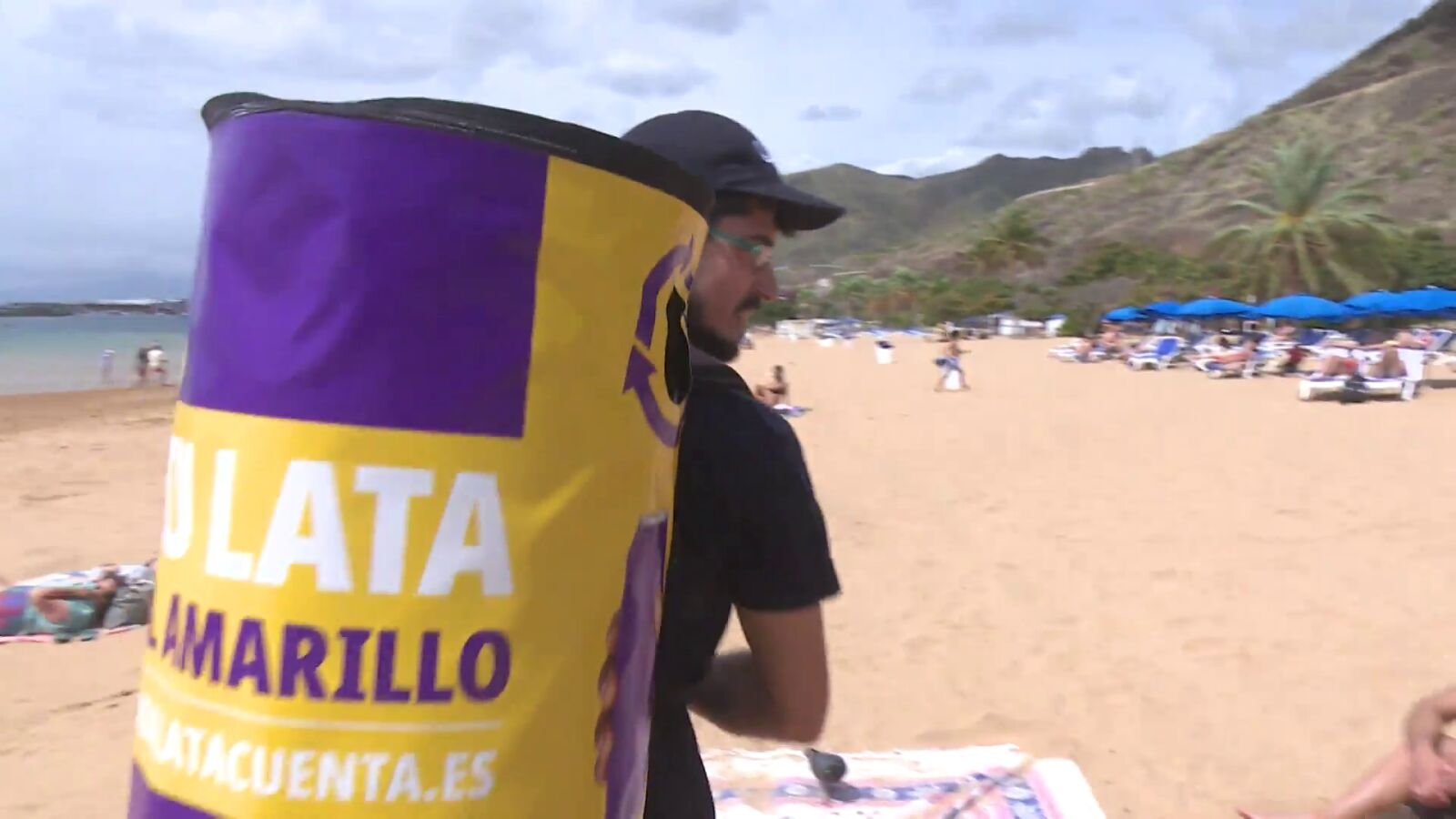 Cada lata cuenta: la campaña para mantener limpias las playas canarias