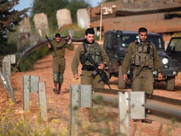 Soldados israelíes cerca de la frontera israelo-libanesa