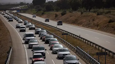Retenciones en la autovía A-5 dirección Madrid en la operación retorno de Semana Santa