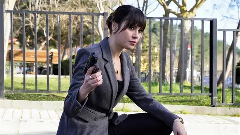 ¡Duelo a punta de pistola!: ¡La fiscal Íhdal se defiende de los hombres que la perseguían! ¡Duelo a punta de pistola!: ¡La fiscal Íhdal se defiende de los hombres que la perseguían!