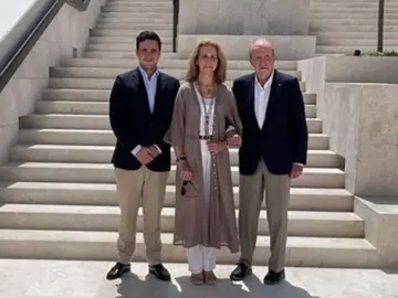 El rey Juan Carlos, la infanta Elena y Froilán El rey Juan Carlos, la infanta Elena y Froilán