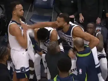 Rudy Gobert propina un puñetazo a su compañero Anderson Rudy Gobert propina un puñetazo a su compañero Anderson