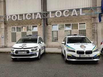Dos coches de la Policía Local de Avilés