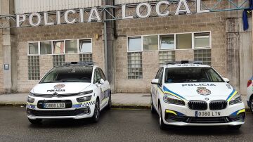 Dos coches de la Policía Local de Avilés