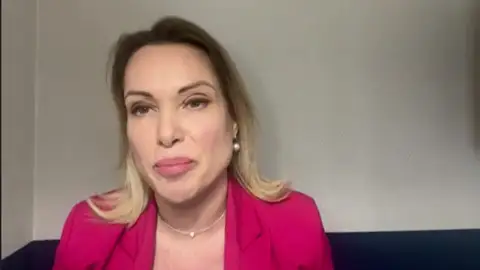 Entrevista a Marina Ovsyannikova, la periodista que desafió al Kremlin Entrevista a Marina Ovsyannikova, la periodista que desafió al Kremlin