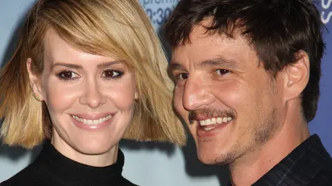 Pedro Pascal y Sarah Paulson Pedro Pascal y Sarah Paulson